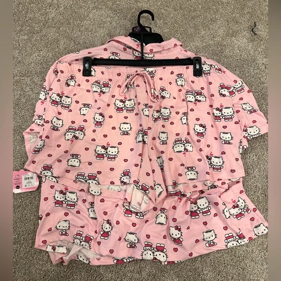 Hello kitty women’s Valentine’s Day pj - Picture 2 of 5